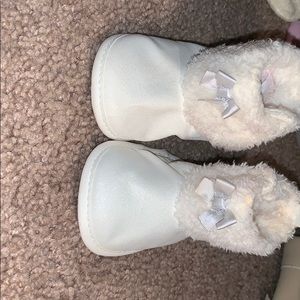Size 3-6 month white infant boots